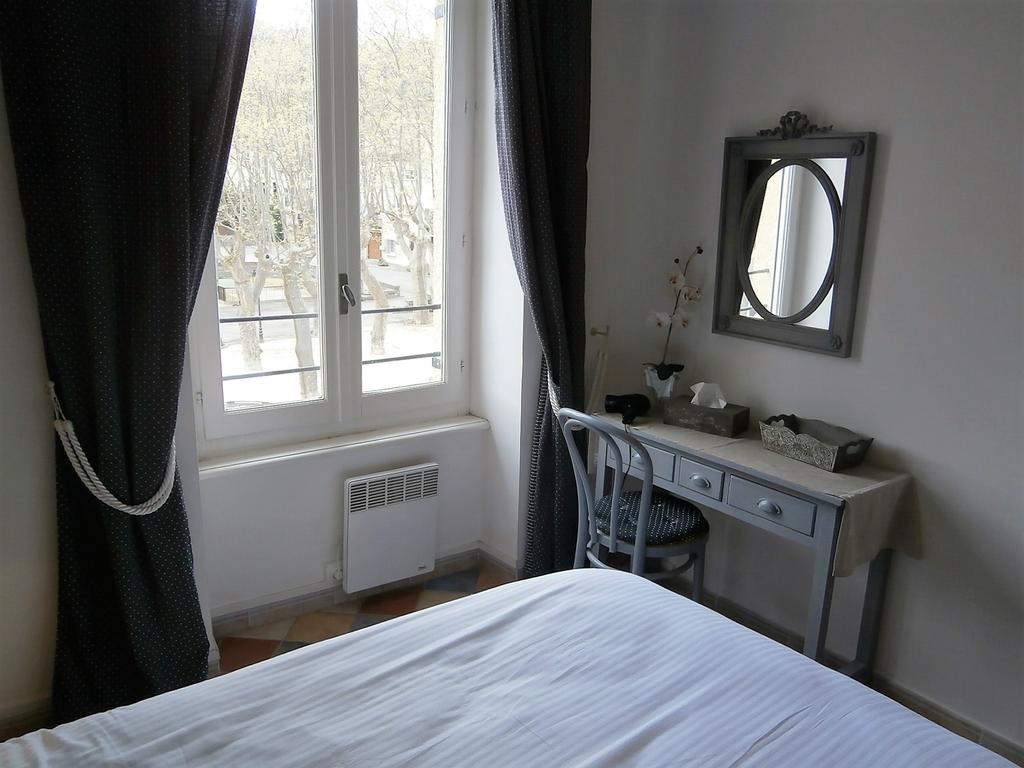 Maison De La Place Saint-Chinian Luaran gambar